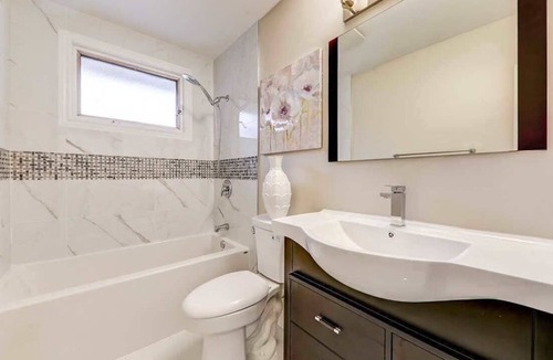 Durham Region House | Family/Pet friendly Luxurious bungalow spacious backyard for perfect staycation