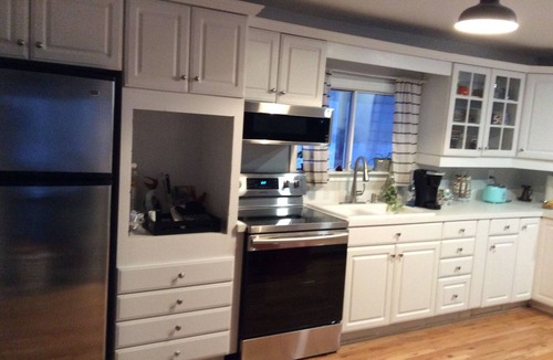 Town of Essex Cottage | Fantastic Lake View! Quiet, Clean w/Deck, BBQ & Fire pit* Walk to 3 Wineries