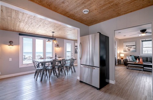 Leamington Cottage | Fantastic Cottage with Fire Pit and Hot-tub in Leamington, Ontario