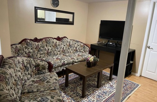 Meadowvale Village House | Fantastic Location - All amenities near by - 2 bed/1bath - fridge, full kitchen