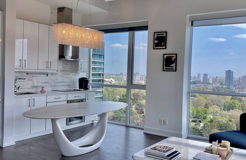 North York Condo | Fantastic View 12ft Ceiling Penthouse/pet Friendly