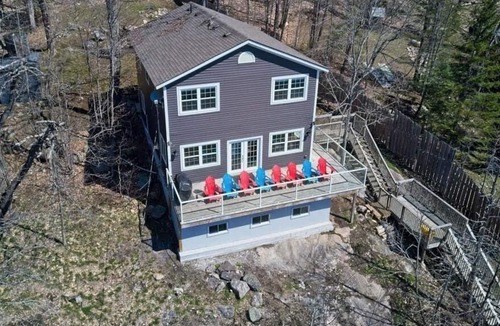 Huntsville Cottage | Fawn Ridge Cottage: Lovely Muskoka Hillside Escape
