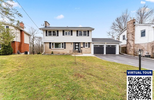 Kingston House | Five star equipped 4 bd, huge lot, woods/trails close to lake, downtown/Queen's