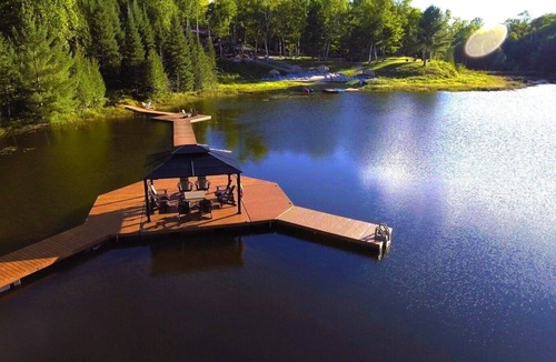 Hastings Highlands Resort | Footprints Resort - Rooms & Cabins with Private Lake