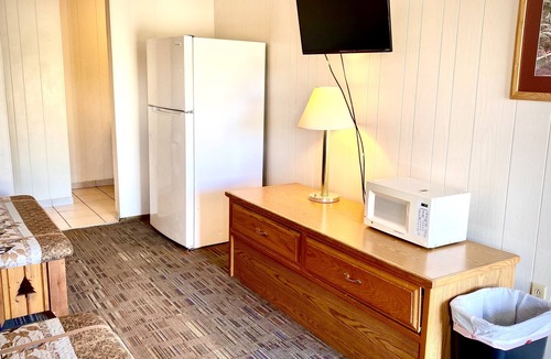 Grand Rapids Hotel | Forest Lake Motel