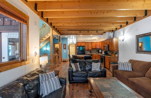 The Forest Villa | Forest Lane Hideaway-Sleeps 18 w/Private Hot Tub