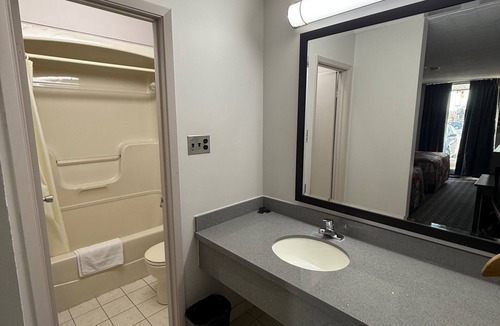 Mississauga Hotel | Fort York Motel