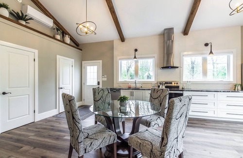Normandale House | ForTwo guest house a place to relax, enjoy nature, beaches, trails, wineries.