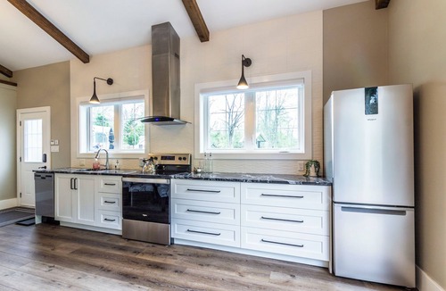 Normandale House | ForTwo guest house a place to relax, enjoy nature, beaches, trails, wineries.