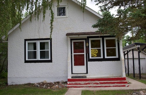 Eastend House | Fossil Valley Home | Modern Stay in Dino Country