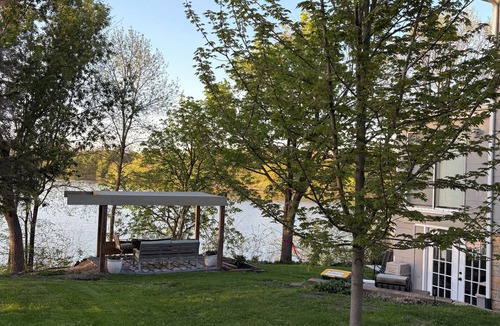 Albert Lea House | Fountain Blue - Lakeside