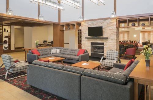 Cambridge Hotel | Four Points by Sheraton Cambridge Kitchener, Ontario