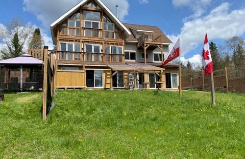 Dunchurch Cottage | Four seasons cottage escape. Beautiful place of privacy and wilderness.