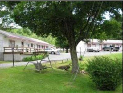 Catskill Hotel | Four Seasons Motel