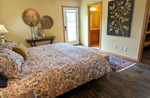 Rochester Other | Fox Glenn Farm - Rochester Home Scenic Quiet Clean Modern - Safe Space - Pets OK
