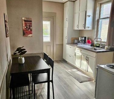 Stratford House | France and Flowers - Private 3-Bed Apartment