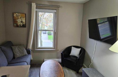 Stratford House | France and Flowers - Private 3-Bed Apartment