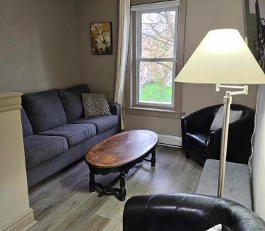Stratford House | France and Flowers - Private 3-Bed Apartment