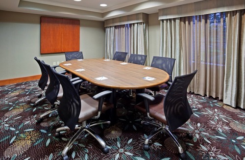 West Bloomington Apartment | Free Breakfast. Pool & Hot Tub. Great for Business Travelers!