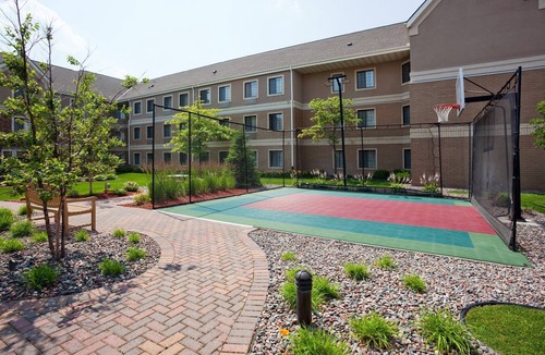 Maple Grove Condo | Free Breakfast. Pool & Hot Tub. Gym. Great for Business Travelers!