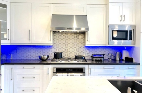 Meadowvale Village House | Free Parking|Near Airport|Firepit w/5 Bedrooms