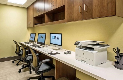 East Bloomington House | Free shuttle to the airport and mall
