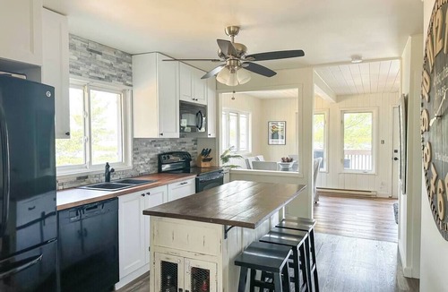 Alban Cottage | French River family friendly, boat friendly, close to ammenties cottage
