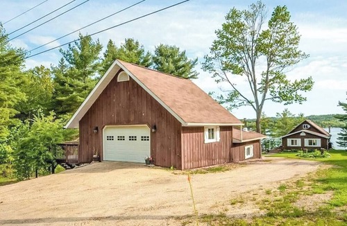 Alban Cottage | French River family friendly, boat friendly, close to ammenties cottage