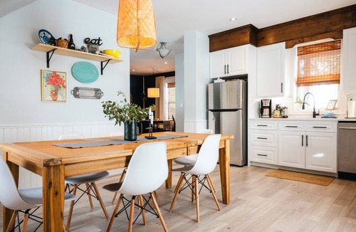 Perth South House | Friends & Family Getaway: 2 Kings + 1 Queen, Wifi, BBQ, Firetable, Games, 2TVs!