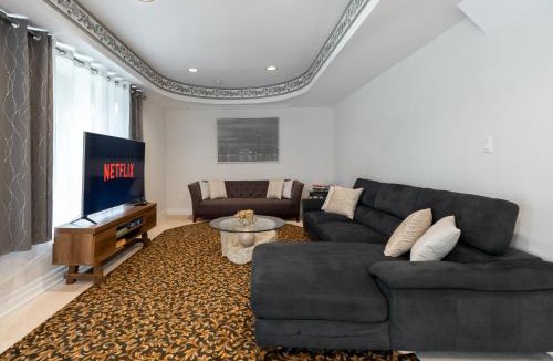 Richmond Hill Apartment | Frybrook