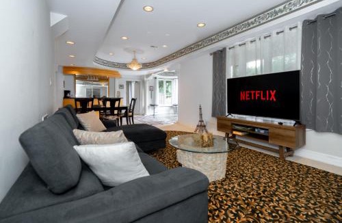 Richmond Hill Apartment | Frybrook