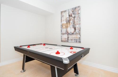 Richmond Hill Apartment | Frybrook