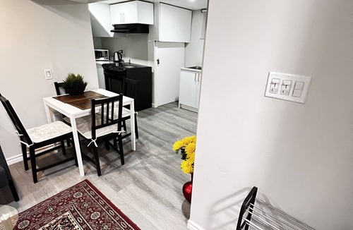 Newmarket House | Full FurnishednFreshly renovated cozy basementn5 minutes to Upper Canada Mall