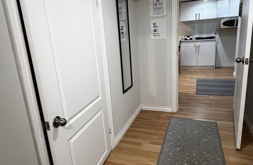 Newmarket House | Full FurnishednFreshly renovated cozy basementn5 minutes to Upper Canada Mall