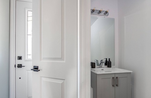 Exeter House | Fully Renovated Townhouse with New Foosball Table!