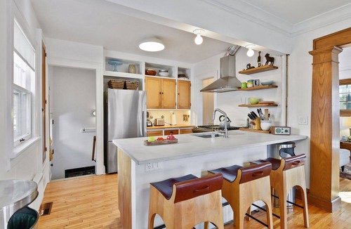 Fulton House | Fulton Family Bungalow Pets Welcome. Crib, Highchair, Dog Crate