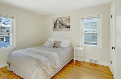 Southwest Minneapolis Apartment | Fun & Spacious Duplex for you!