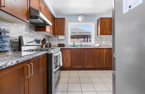 Glendale House | Furnished 3BR Spacious Monthly Stays Near NOTL