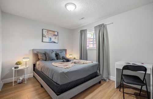North Central Edmonton House | Game Frame 2 Kitchens 4 Min to Royal Alex DT
