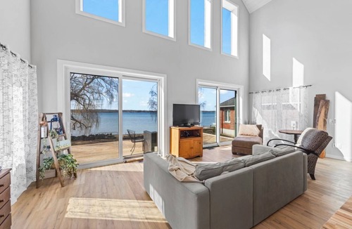 Leeds and the Thousand Islands House | Gananoque Getaway: Discover The 1000 Islands from Your Riverfront Retreat