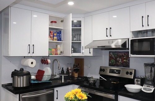 Brampton Apartment | Garden 2 Bedroom Apartment - Free Parking/Wifi/Laundry/Workstation