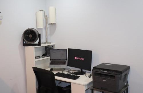 Brampton Apartment | Garden 2 BR Apt - Free Parking Wifi Laundry Workstation