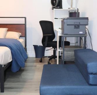 Brampton Apartment | Garden 2 BR Apt - Free Parking Wifi Laundry Workstation