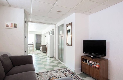 Nokomis Apartment | Garden Suite: private entrance, garage, patio, fireplace, 15m to airport/MOA