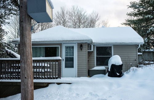 North Frontenac Ski Chalet | Gardenview Cottage - Myers Cave Resort