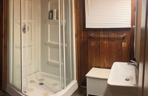 Tay Valley Cottage | Gentle lake breezes and quiet beckon at this cozy lake cottage