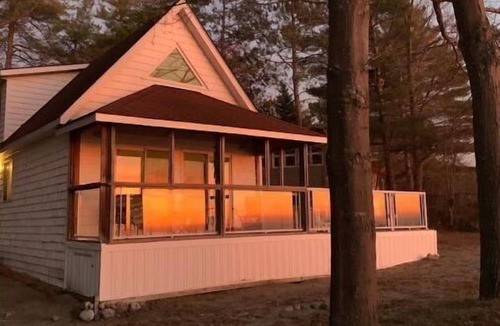 Tiny Cottage | Georgian Bay Beach Club 9 Beachfront Paradise & Heated Saltwater Pool