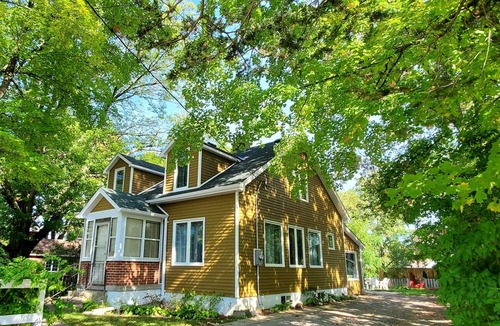 Waubaushene House | Georgian Bay Cottage-nHot Tub/Sauna/Trail/Run/Bike/Swim/Marina!