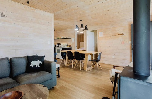 Carling Cottage | Georgian Bay Rockwood 3-bdrm Waterfront Cottage #2