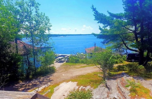 Carling Cottage | Georgian Bay Rockwood 3-bdrm Waterfront Cottage #2